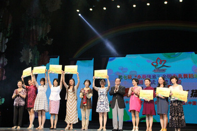 青青小荷北京展風(fēng)采 舞動(dòng)藝術(shù)新篇章